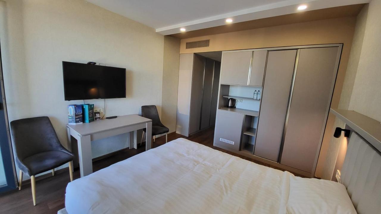 Black Sea Apartments Alliance Palace Batumi Exterior foto