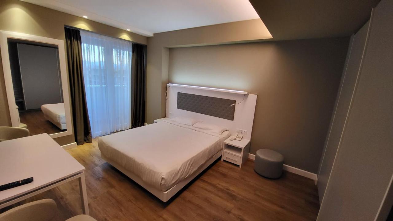 Black Sea Apartments Alliance Palace Batumi Exterior foto